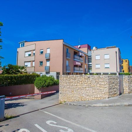 Apartment Dora Near Sea And Center With Private Garage 포레치 외부 사진