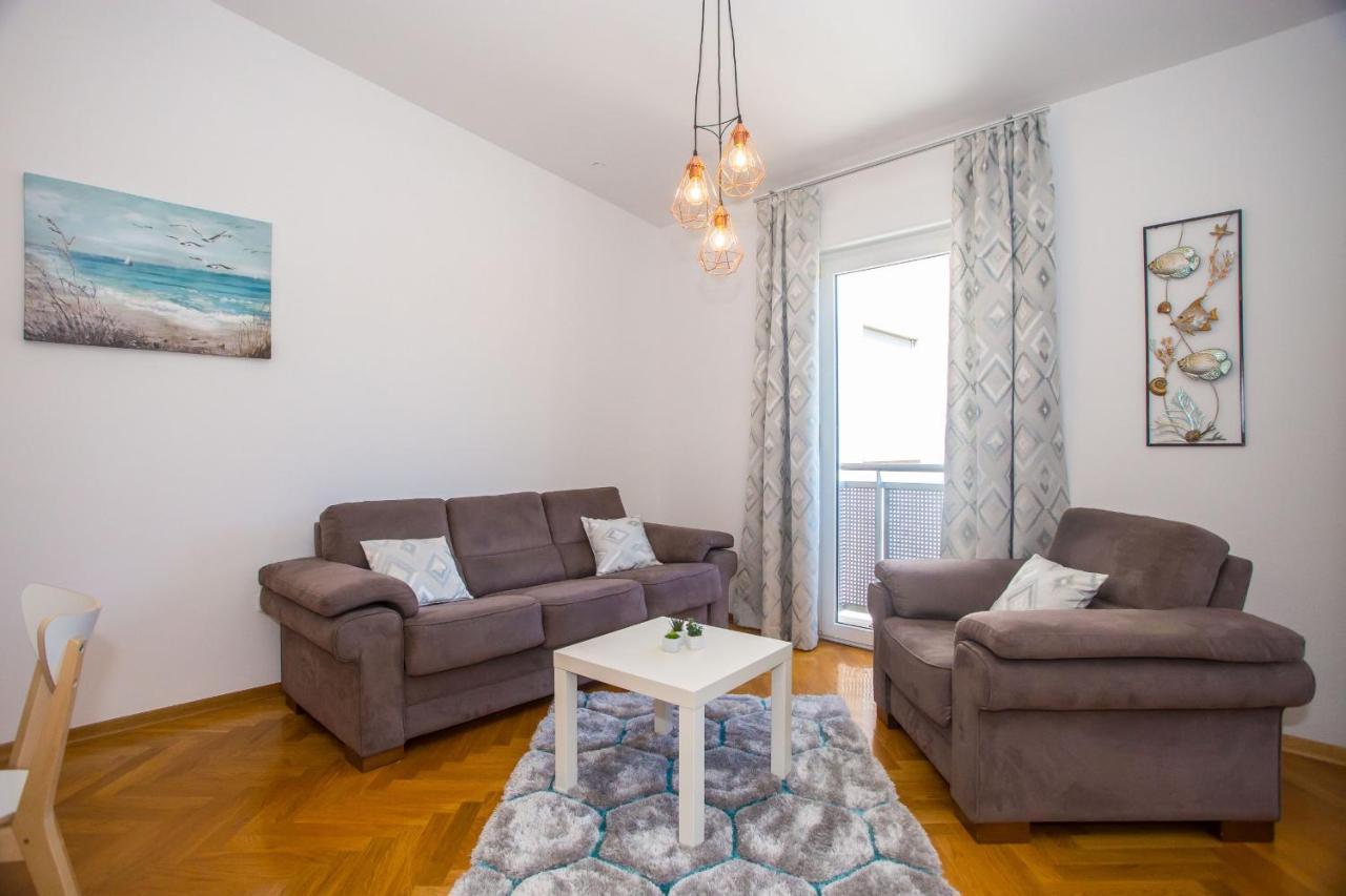 Apartment Dora Near Sea And Center With Private Garage 포레치 외부 사진