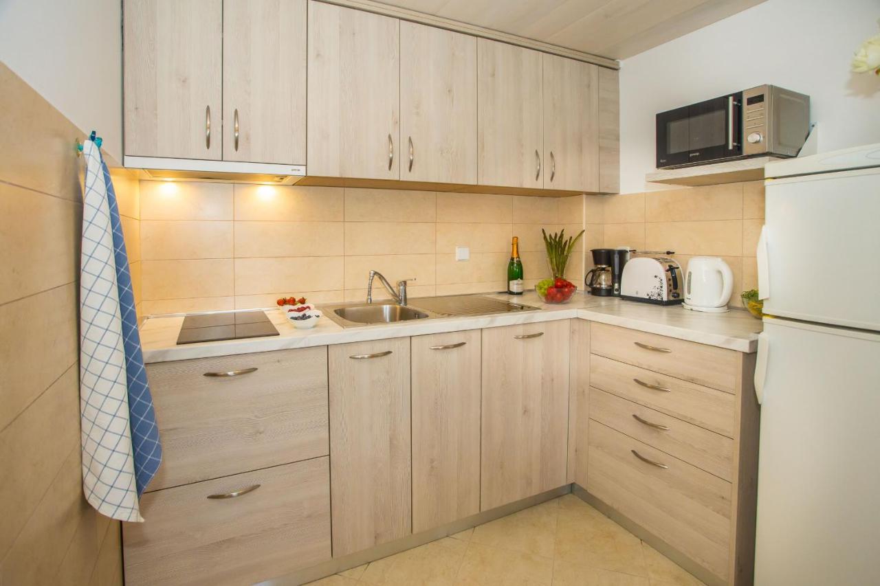 Apartment Dora Near Sea And Center With Private Garage 포레치 외부 사진