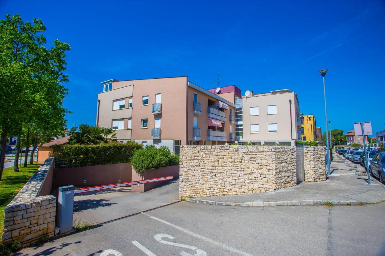 Apartment Dora Near Sea And Center With Private Garage 포레치 외부 사진