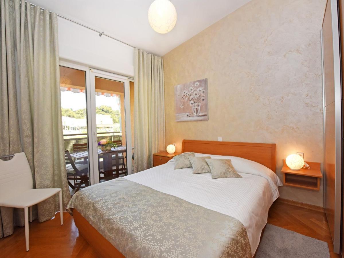 Apartment Dora Near Sea And Center With Private Garage 포레치 외부 사진