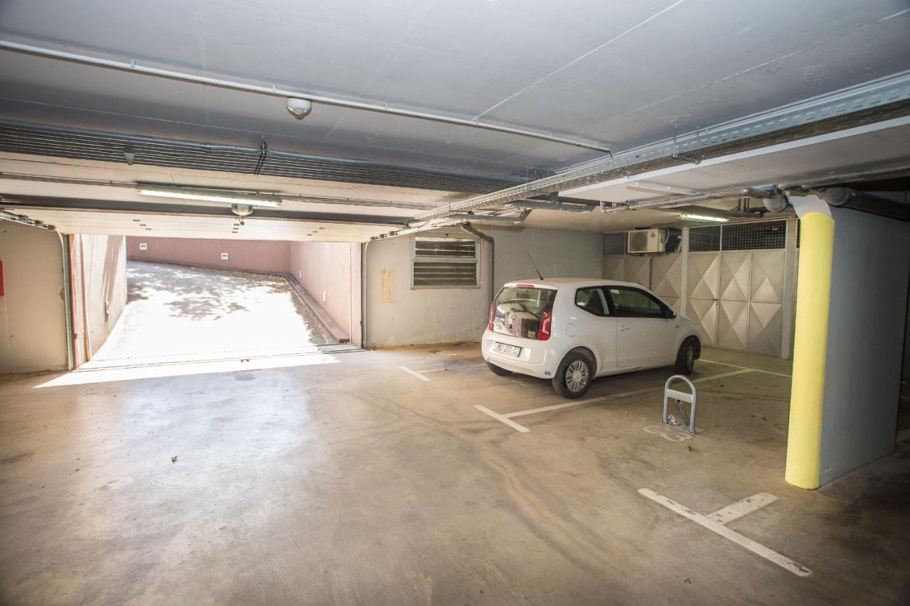 Apartment Dora Near Sea And Center With Private Garage 포레치 외부 사진