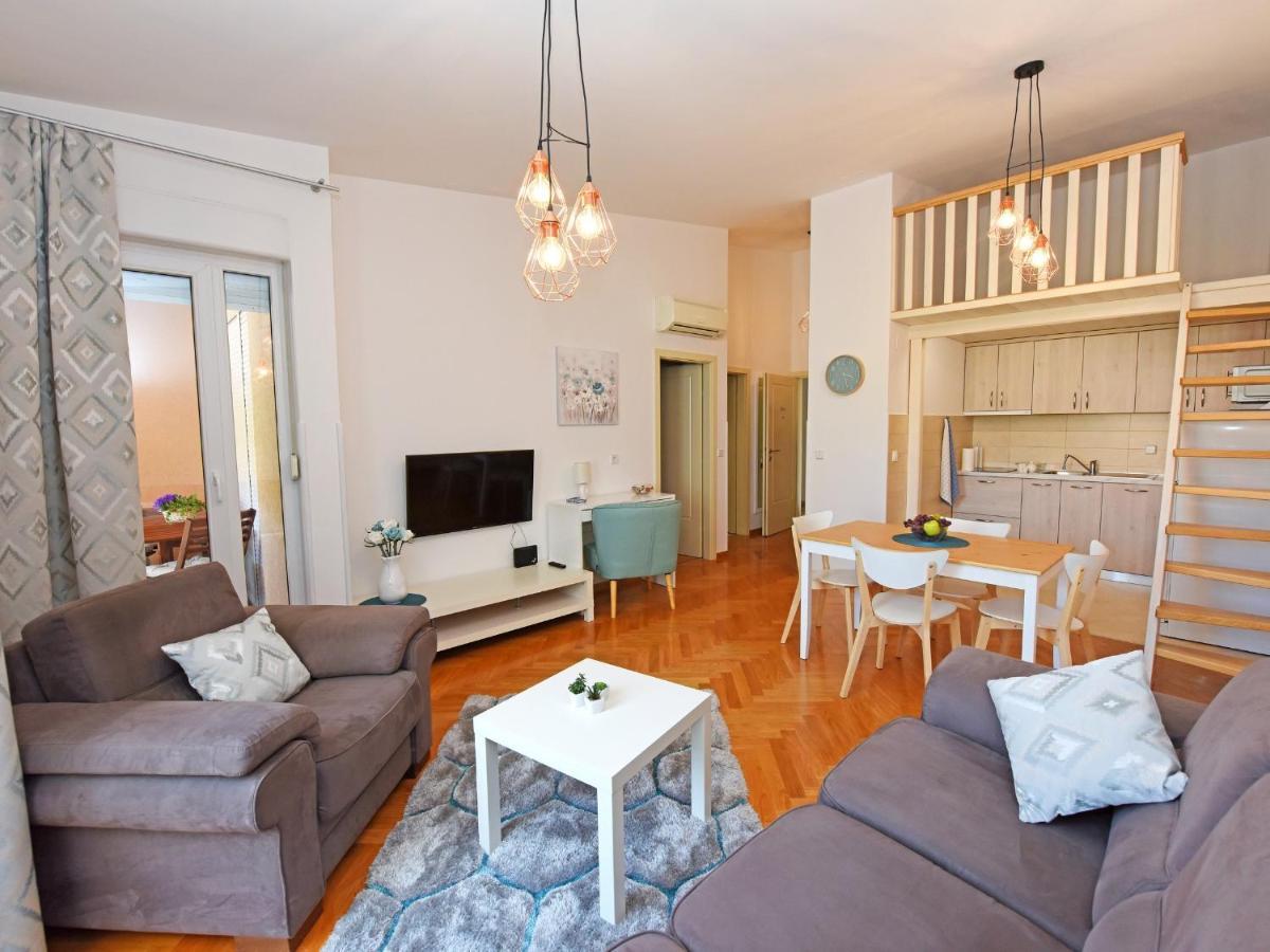 Apartment Dora Near Sea And Center With Private Garage 포레치 외부 사진
