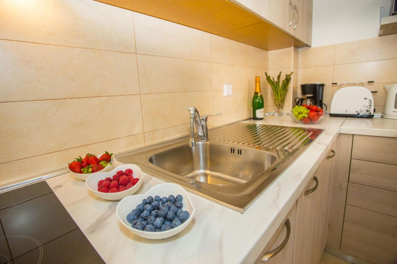 Apartment Dora Near Sea And Center With Private Garage 포레치 외부 사진