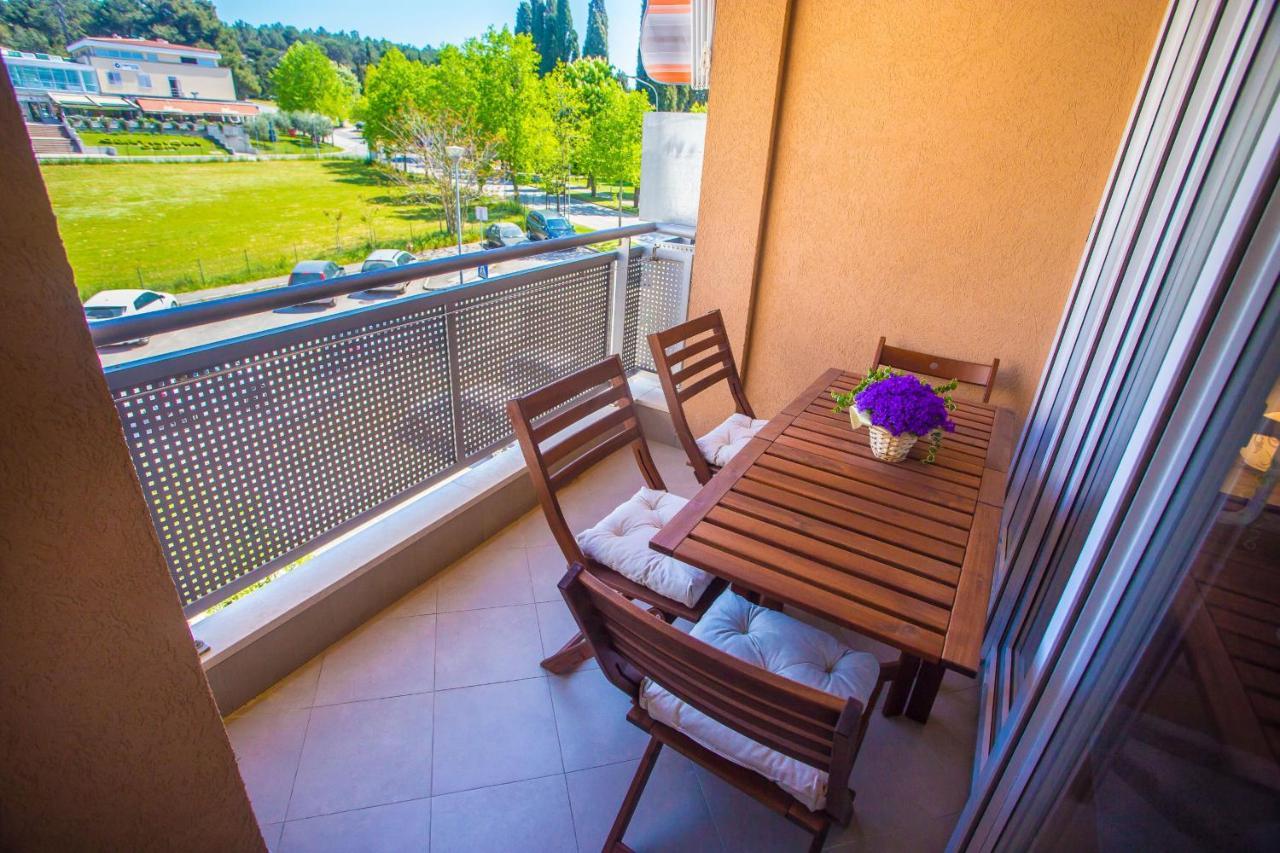Apartment Dora Near Sea And Center With Private Garage 포레치 외부 사진